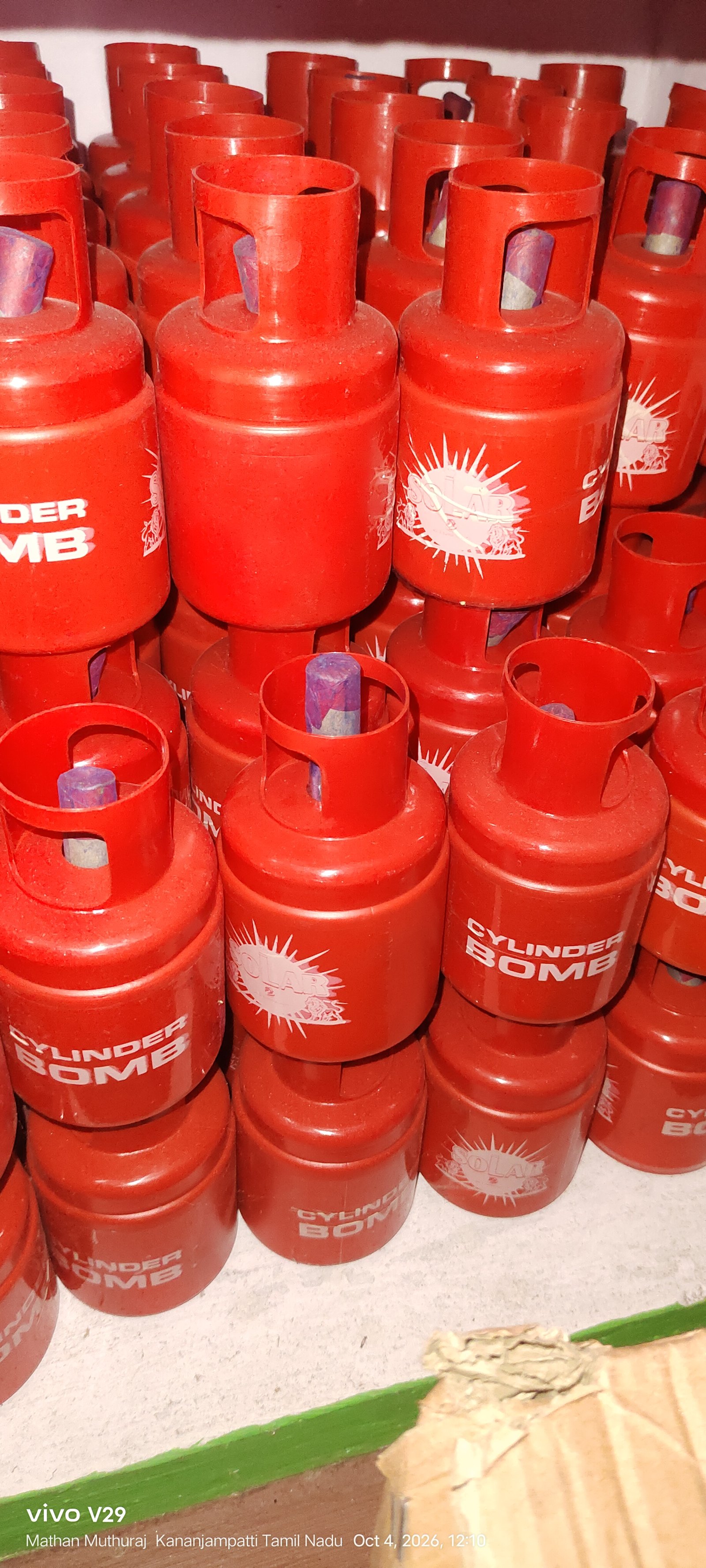 Cylinder bomb smoke