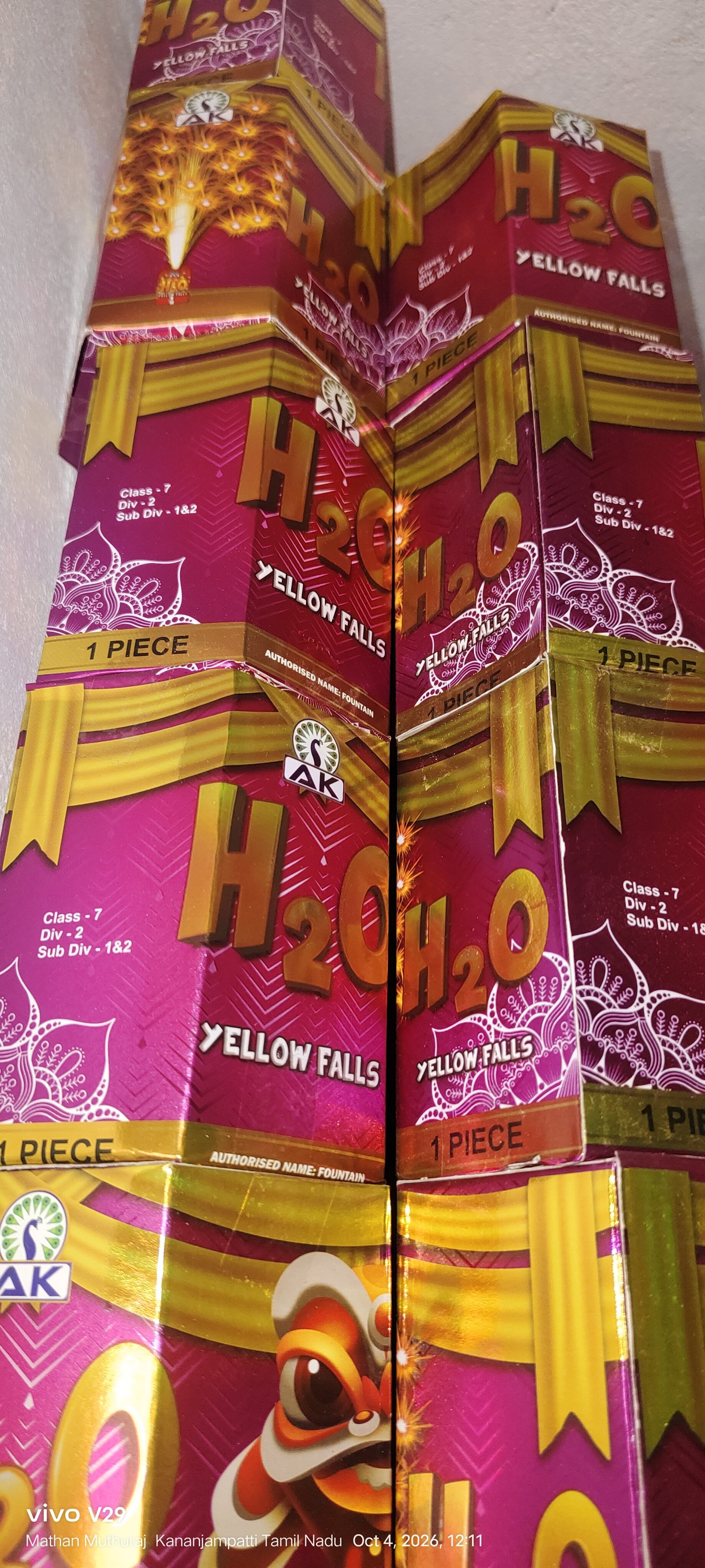 H2O water queen yellow